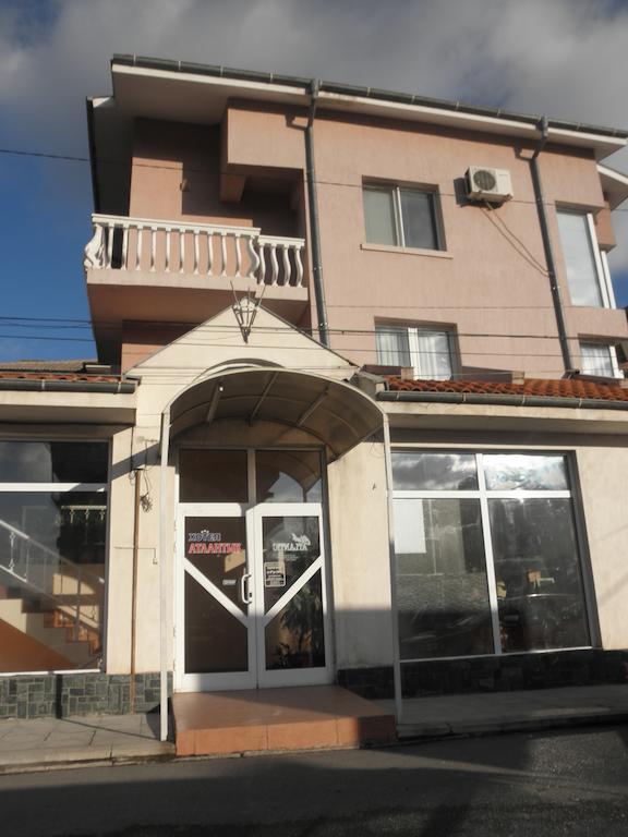 Hotel Atlantic Szliven Kültér fotó